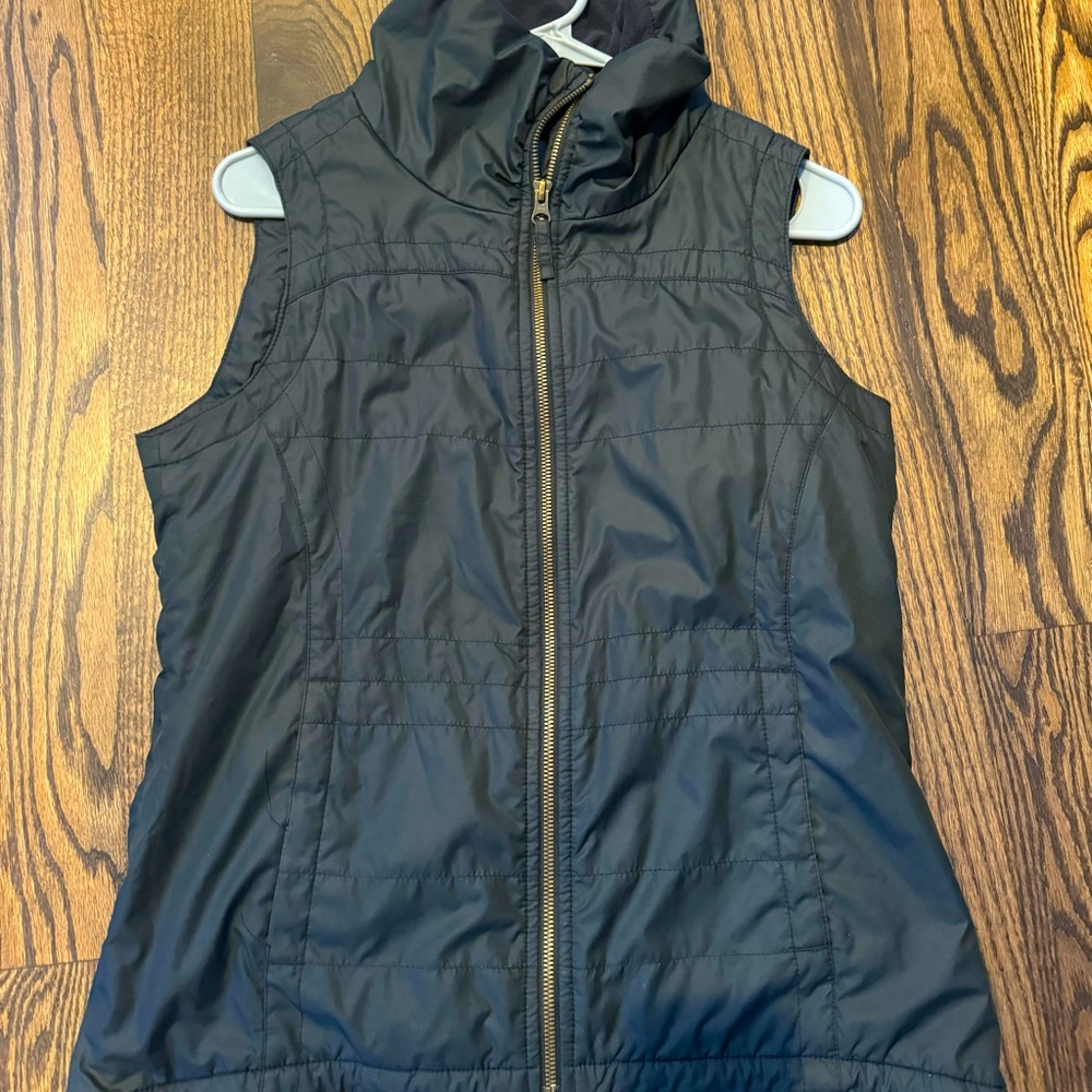 Columbia women’s vest in near perfect condition. Smoke free pet free home.